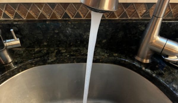 water flow rate from kitchen sink faucet