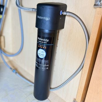 Waterdrop 15UA inline under sink water filter installed on cold water line